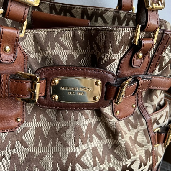 Michael Kors Signature Gansevoort  Fabric Leather Straps Shoulder Bag/ Crossbody - Picture 3 of 10